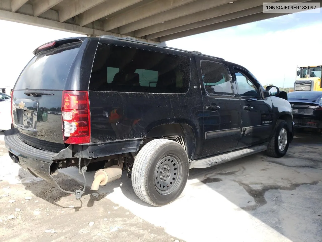 2014 Chevrolet Suburban C1500 Lt VIN: 1GNSCJE09ER183097 Lot: 73042954