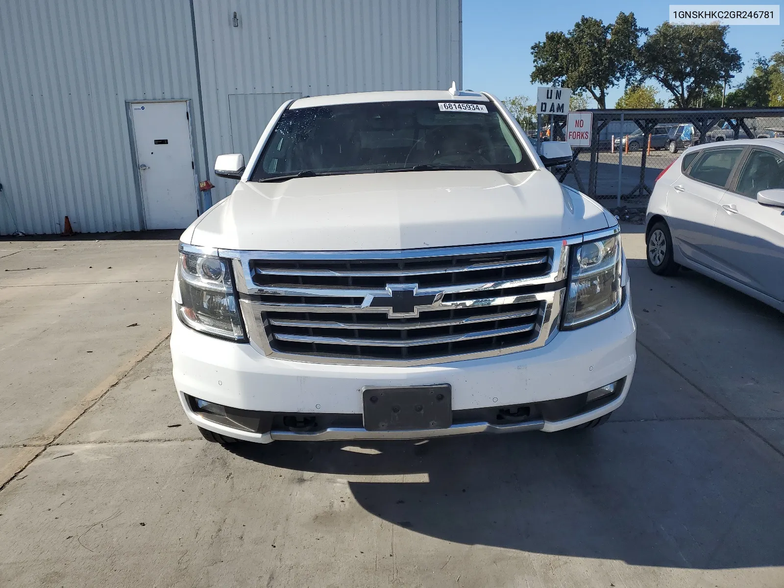 1GNSKHKC2GR246781 2016 Chevrolet Suburban K1500 Lt