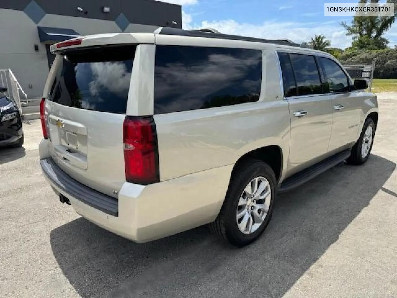 2016 Chevrolet Suburban K1500 Lt VIN: 1GNSKHKCXGR351701 Lot: 73681194