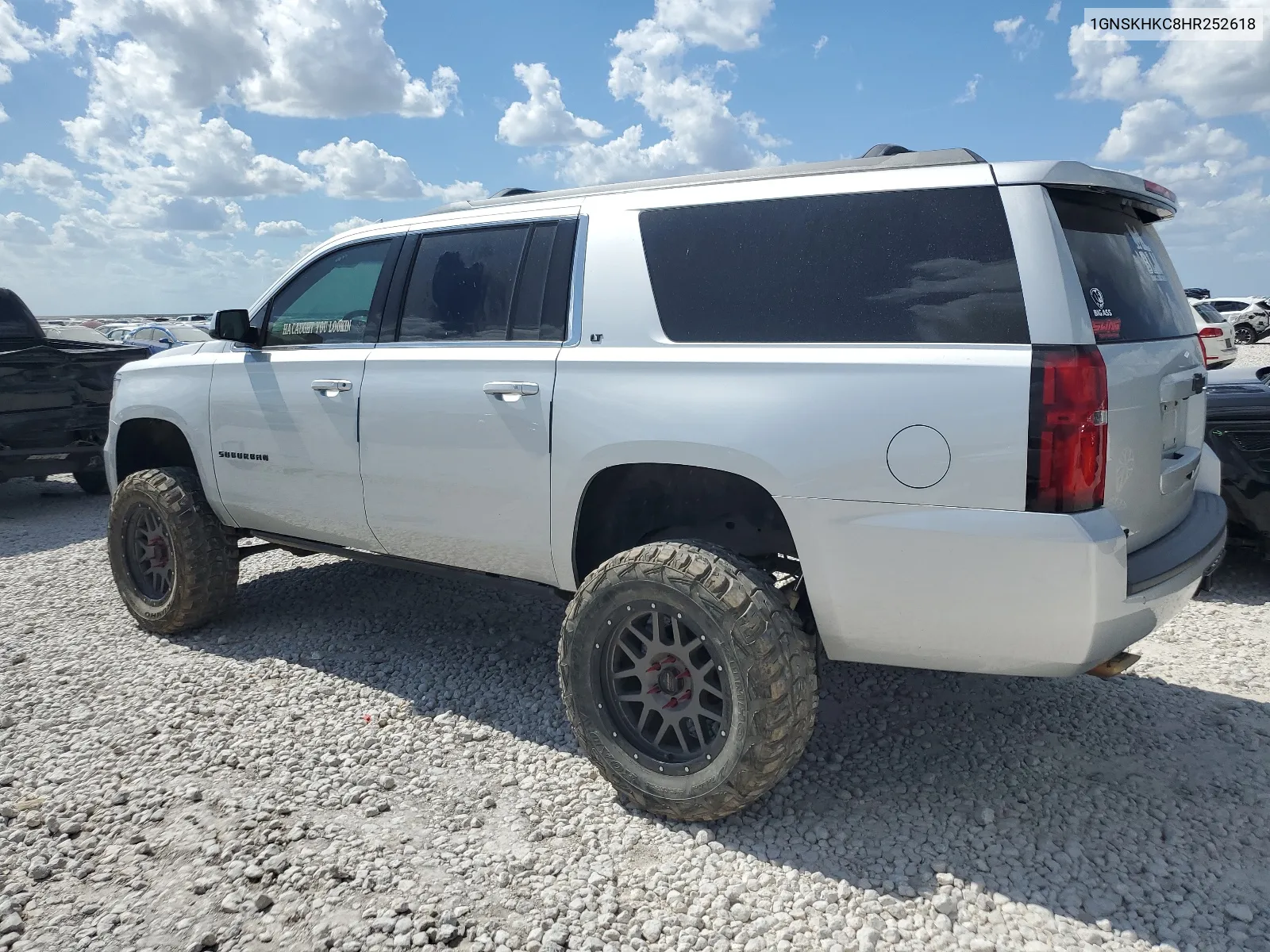 1GNSKHKC8HR252618 2017 Chevrolet Suburban K1500 Lt