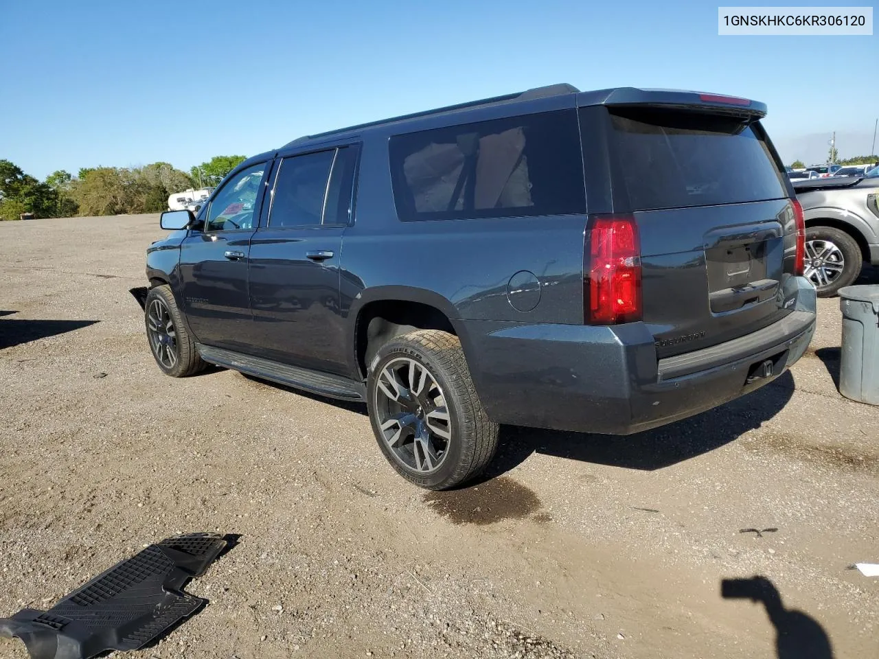 1GNSKHKC6KR306120 2019 Chevrolet Suburban K1500 Lt