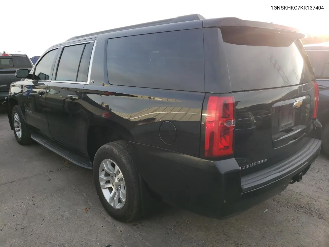 2019 Chevrolet Suburban K1500 Lt VIN: 1GNSKHKC7KR137404 Lot: 74781384