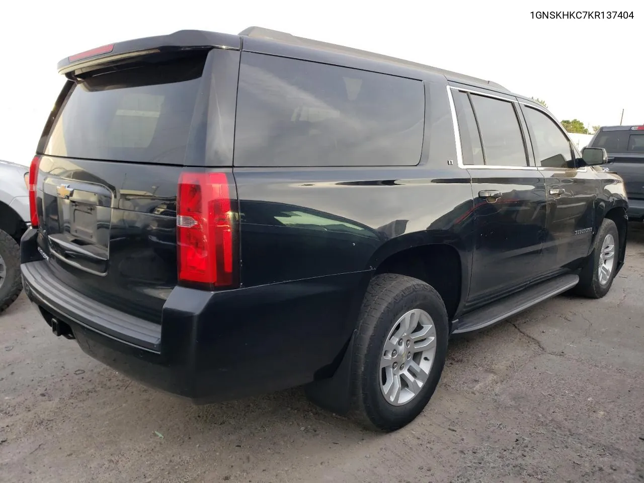 2019 Chevrolet Suburban K1500 Lt VIN: 1GNSKHKC7KR137404 Lot: 74781384