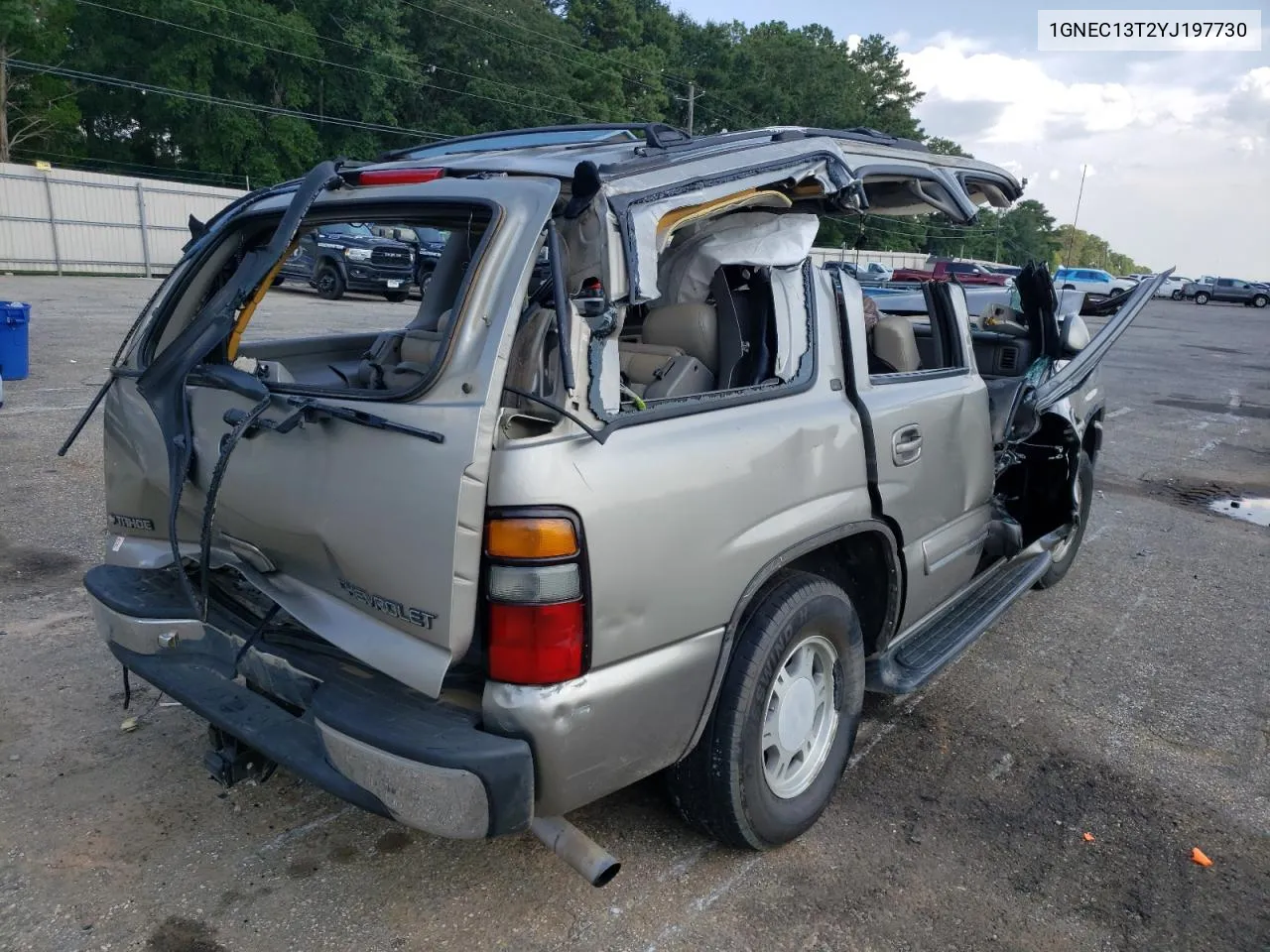 2000 Chevrolet Tahoe C1500 VIN: 1GNEC13T2YJ197730 Lot: 61252403