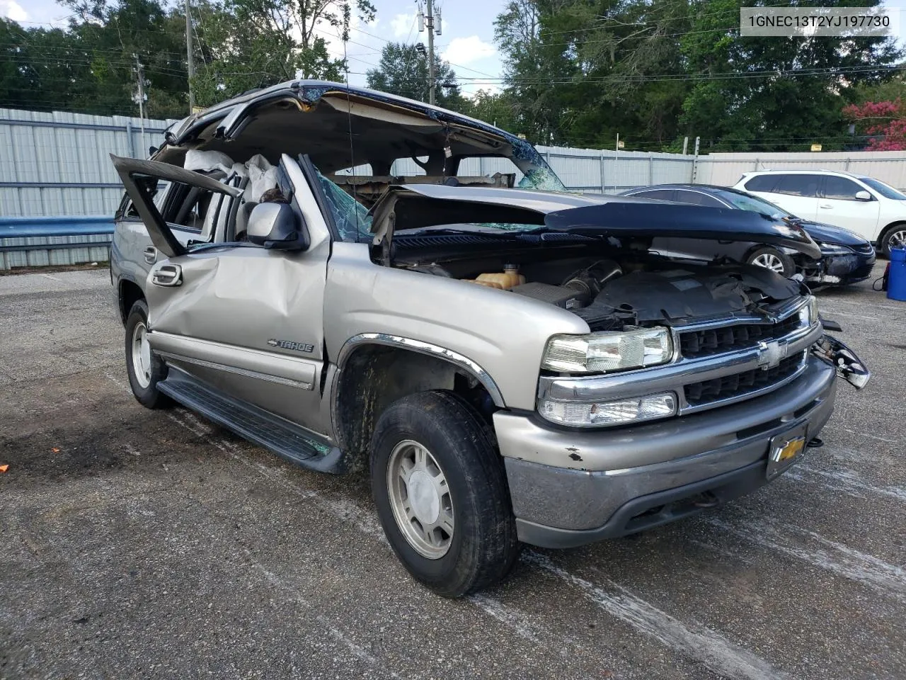 2000 Chevrolet Tahoe C1500 VIN: 1GNEC13T2YJ197730 Lot: 61252403