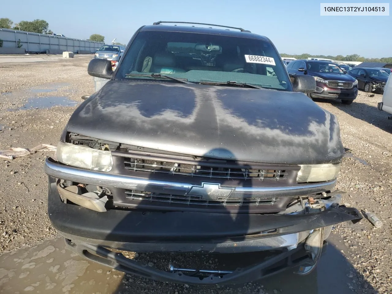 2000 Chevrolet Tahoe C1500 VIN: 1GNEC13T2YJ104513 Lot: 66882344