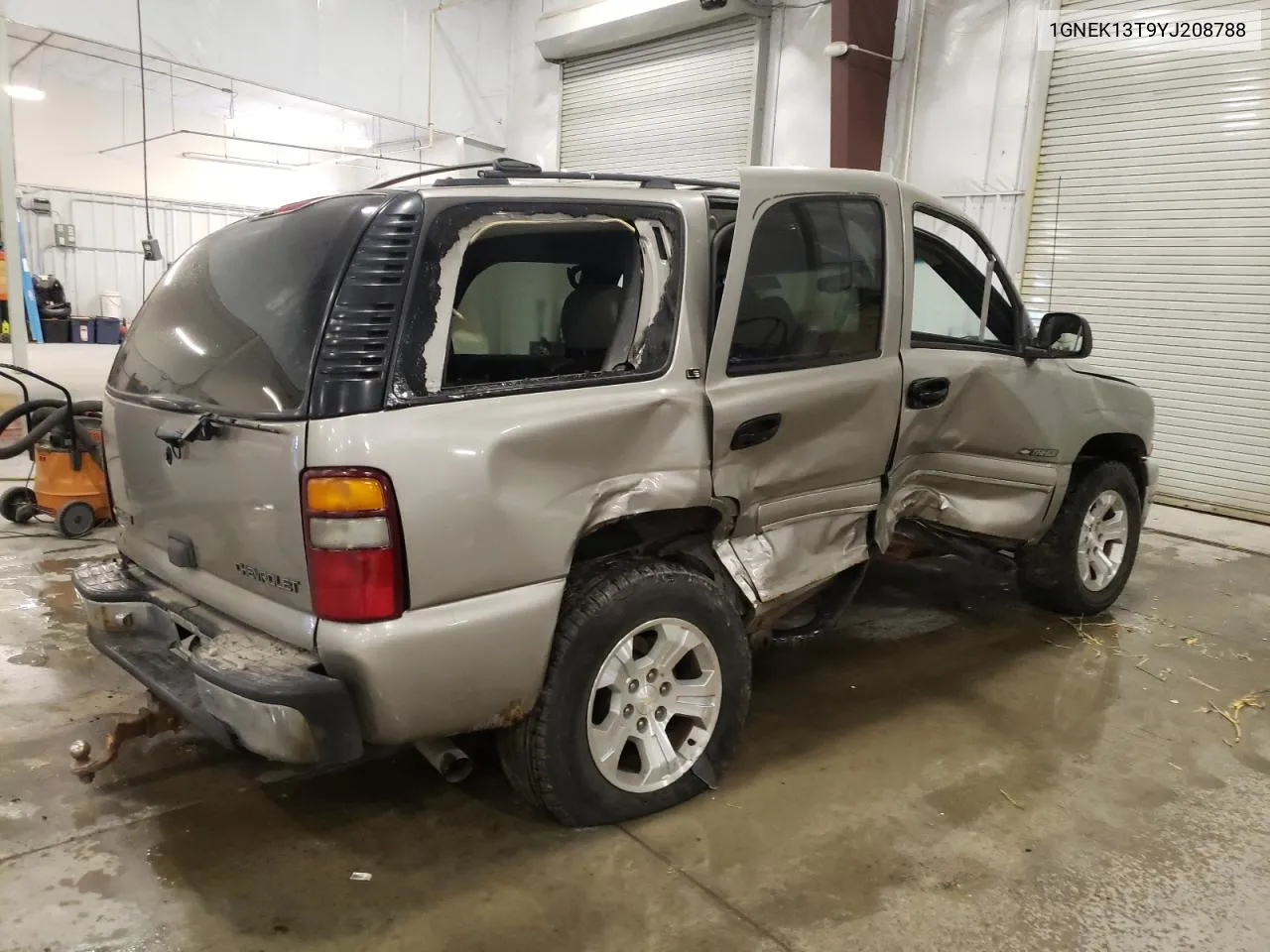 2000 Chevrolet Tahoe K1500 VIN: 1GNEK13T9YJ208788 Lot: 72799794