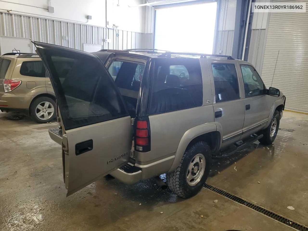 2000 Chevrolet Tahoe K1500 VIN: 1GNEK13R0YR186962 Lot: 74570324