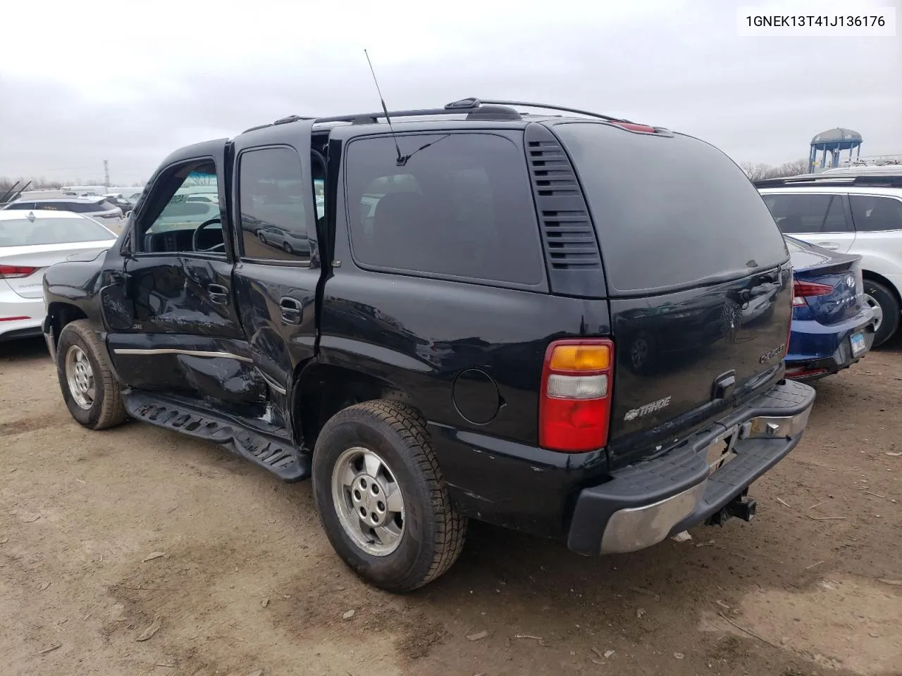 2001 Chevrolet Tahoe K1500 VIN: 1GNEK13T41J136176 Lot: 45005814