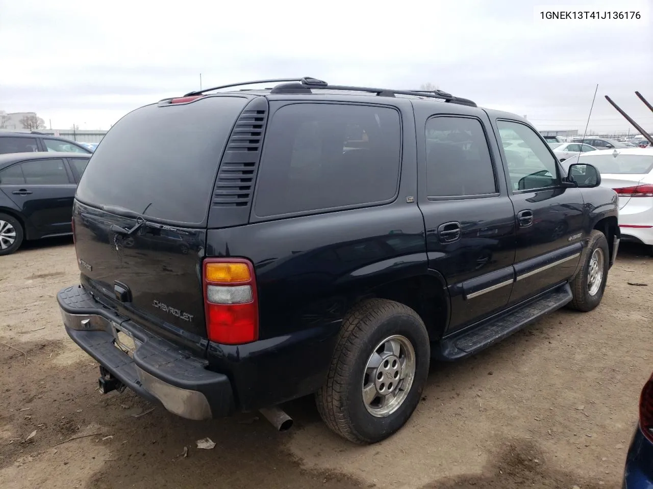 2001 Chevrolet Tahoe K1500 VIN: 1GNEK13T41J136176 Lot: 45005814