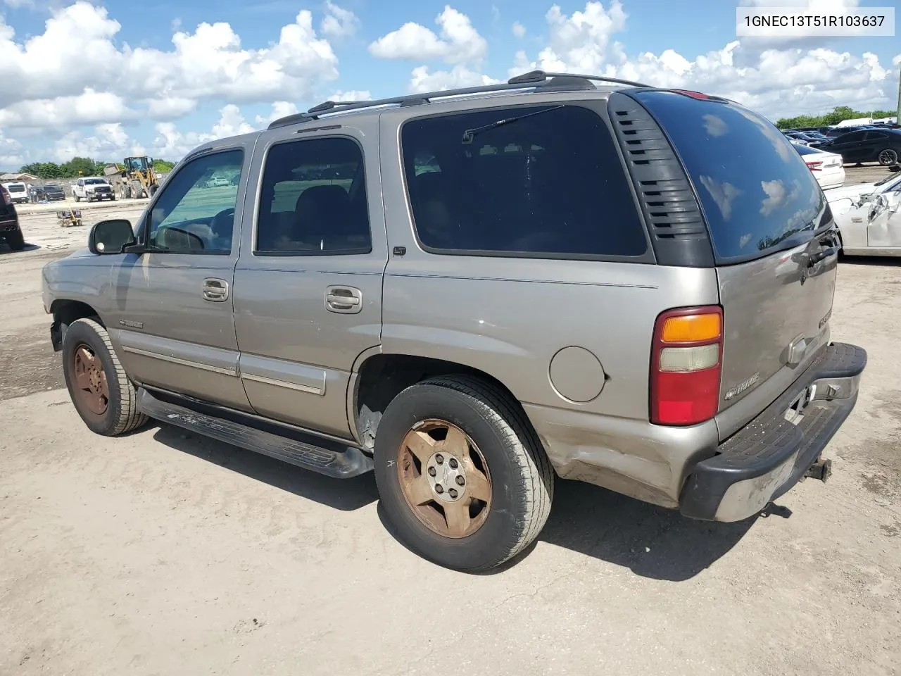 2001 Chevrolet Tahoe C1500 VIN: 1GNEC13T51R103637 Lot: 71215194