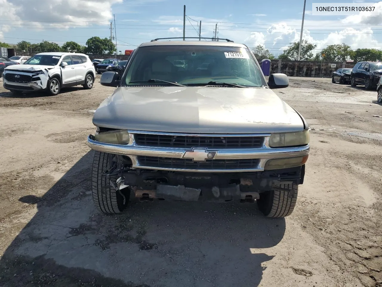 2001 Chevrolet Tahoe C1500 VIN: 1GNEC13T51R103637 Lot: 71215194