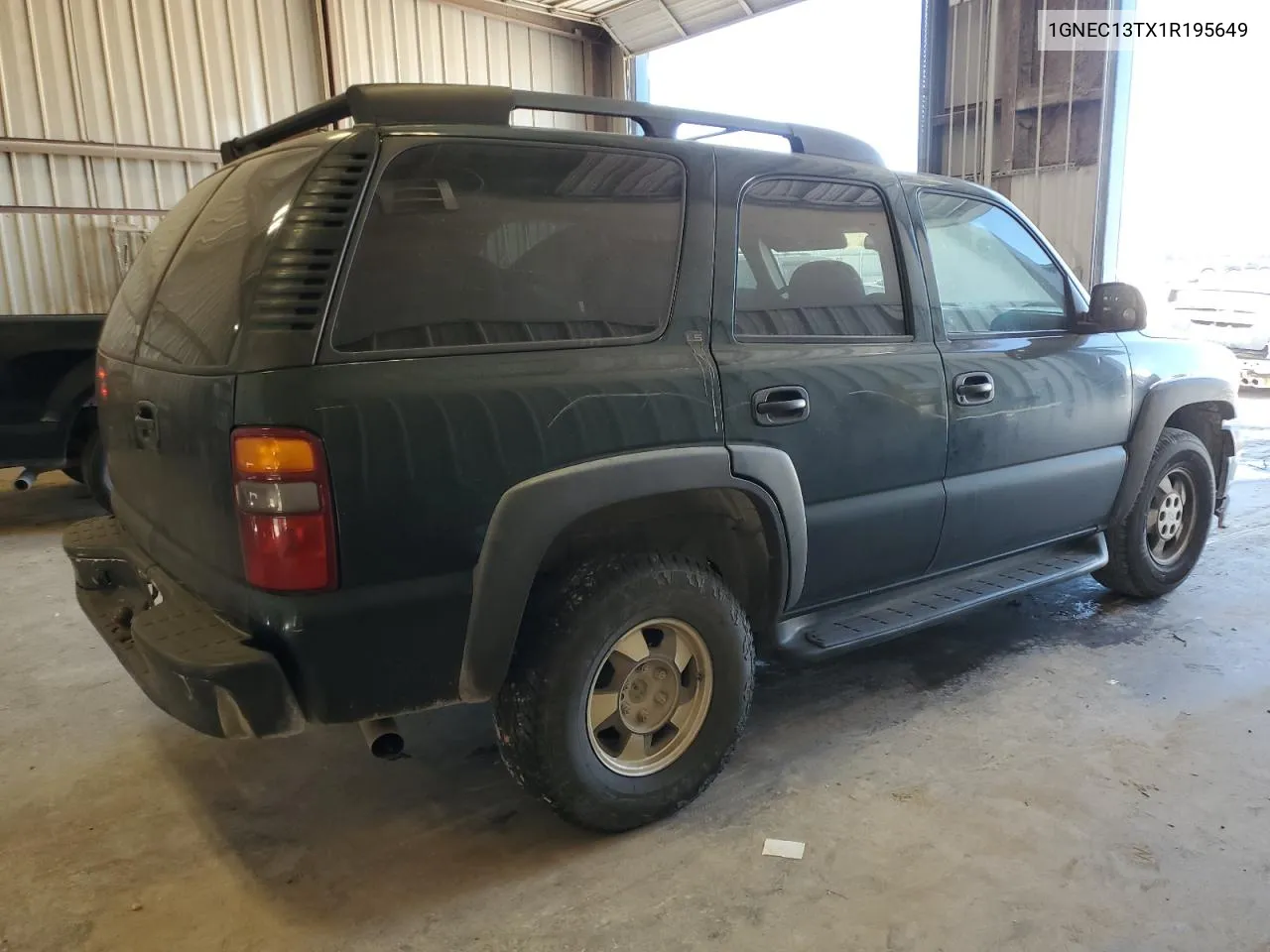 2001 Chevrolet Tahoe C1500 VIN: 1GNEC13TX1R195649 Lot: 73059344