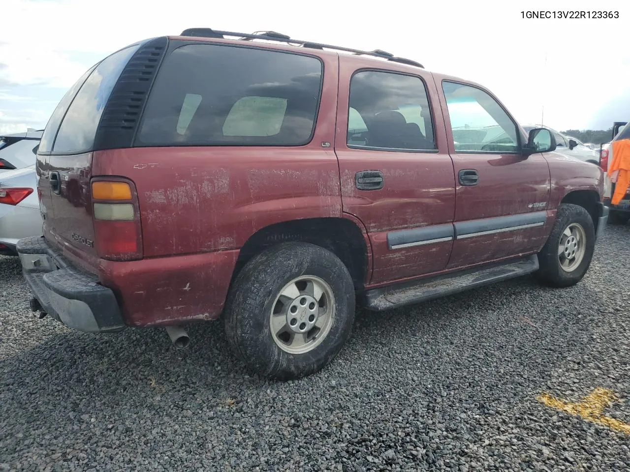 2002 Chevrolet Tahoe C1500 VIN: 1GNEC13V22R123363 Lot: 73884294