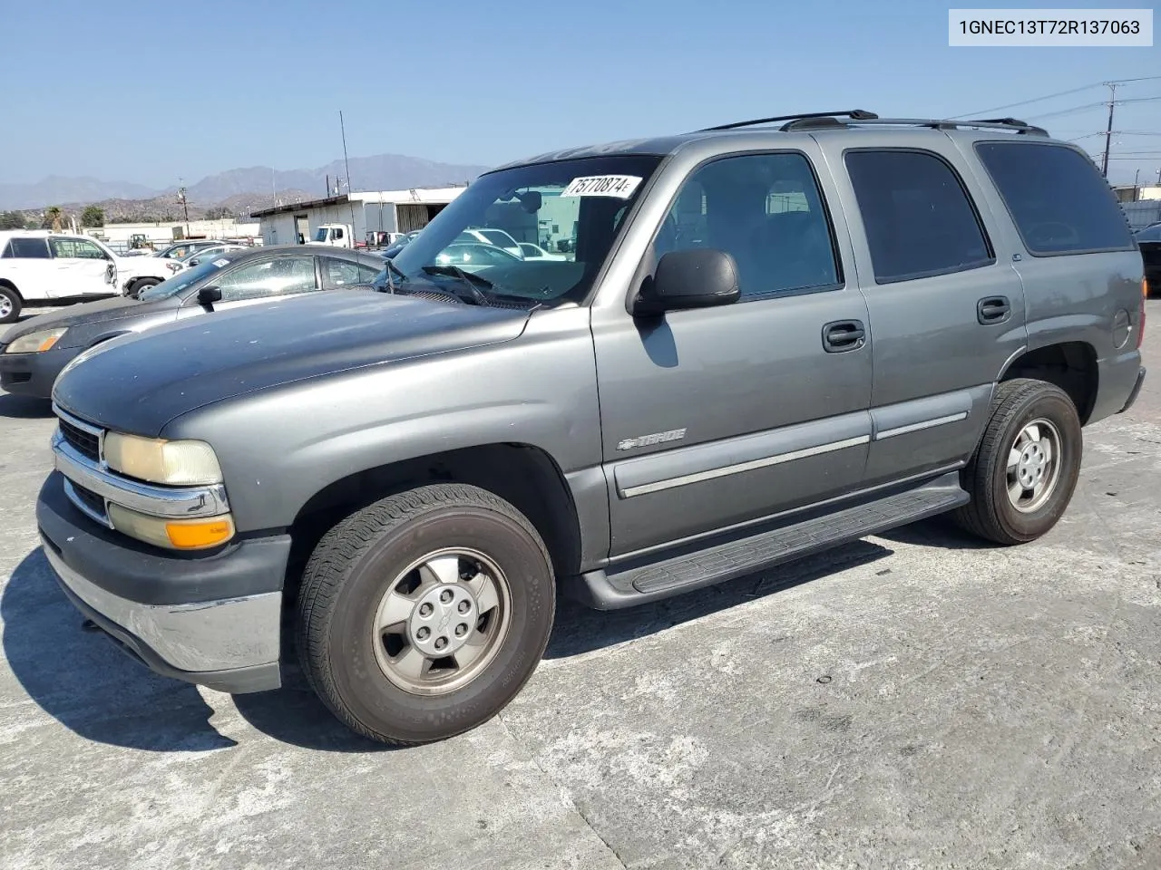 2002 Chevrolet Tahoe C1500 VIN: 1GNEC13T72R137063 Lot: 75770874