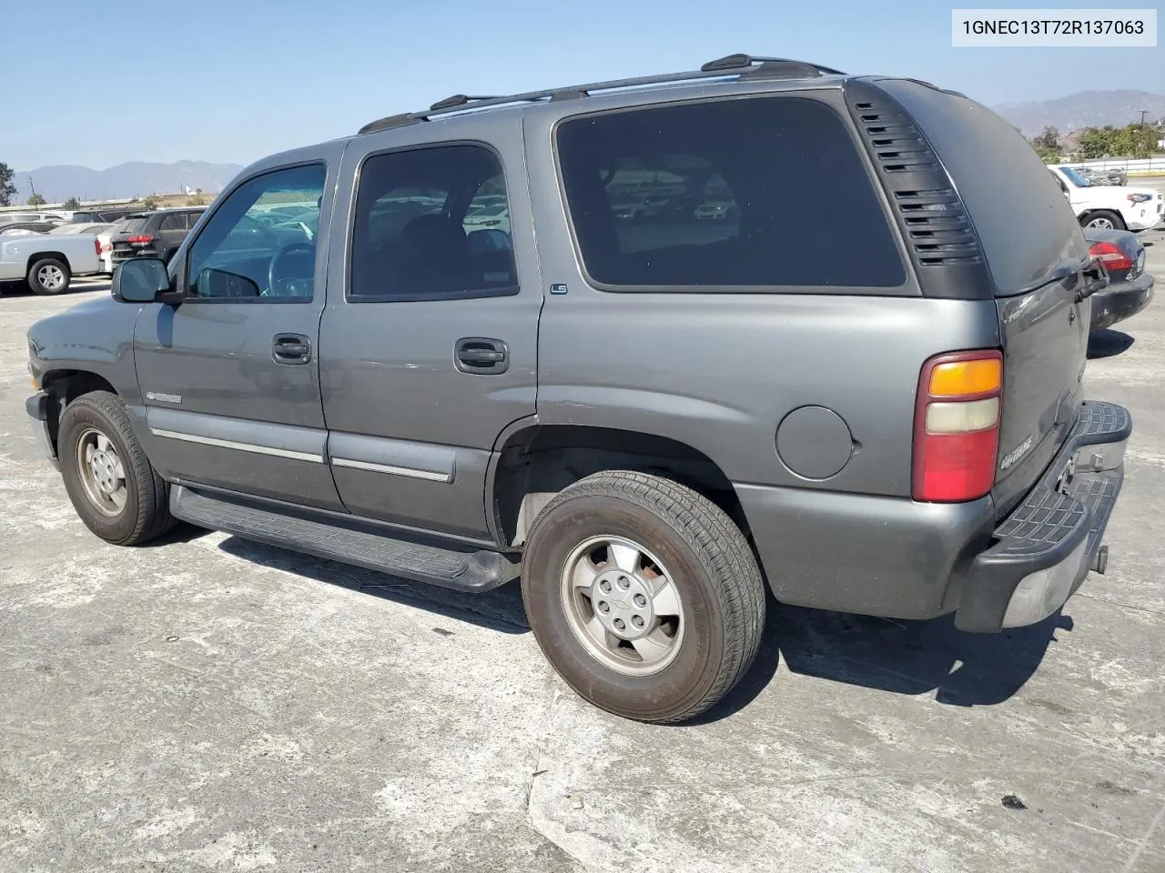 2002 Chevrolet Tahoe C1500 VIN: 1GNEC13T72R137063 Lot: 75770874