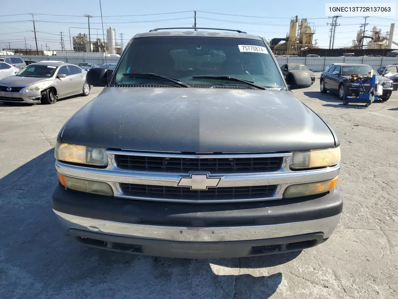 2002 Chevrolet Tahoe C1500 VIN: 1GNEC13T72R137063 Lot: 75770874