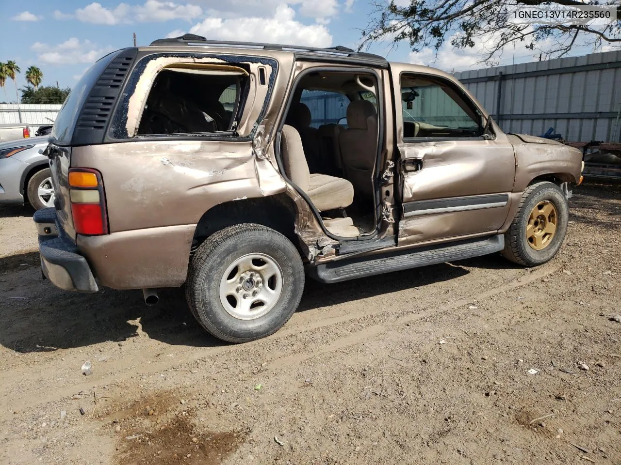 2004 Chevrolet Tahoe C1500 VIN: 1GNEC13V14R235560 Lot: 69756403