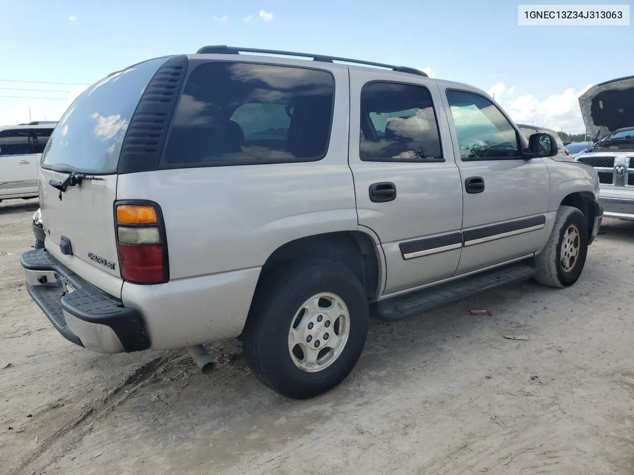 2004 Chevrolet Tahoe C1500 VIN: 1GNEC13Z34J313063 Lot: 73783644