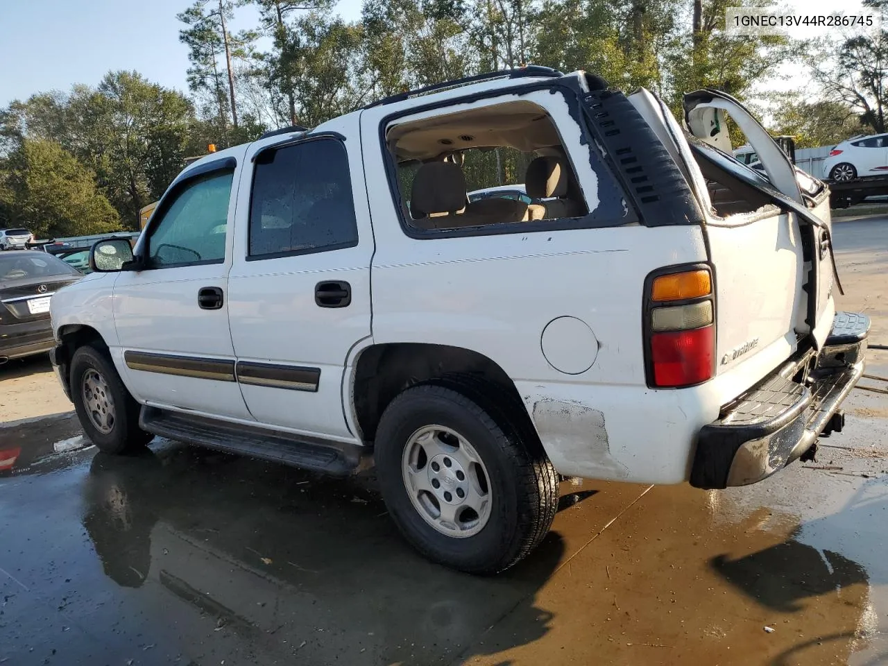 2004 Chevrolet Tahoe C1500 VIN: 1GNEC13V44R286745 Lot: 75103514