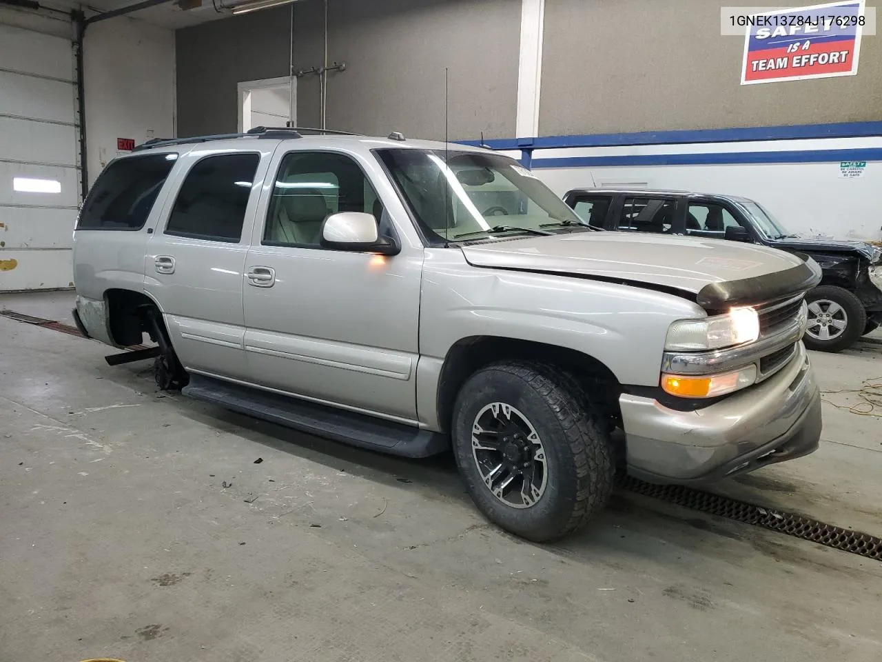 2004 Chevrolet Tahoe K1500 VIN: 1GNEK13Z84J176298 Lot: 77619204