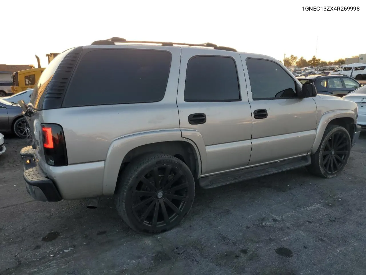 2004 Chevrolet Tahoe C1500 VIN: 1GNEC13ZX4R269998 Lot: 80344004