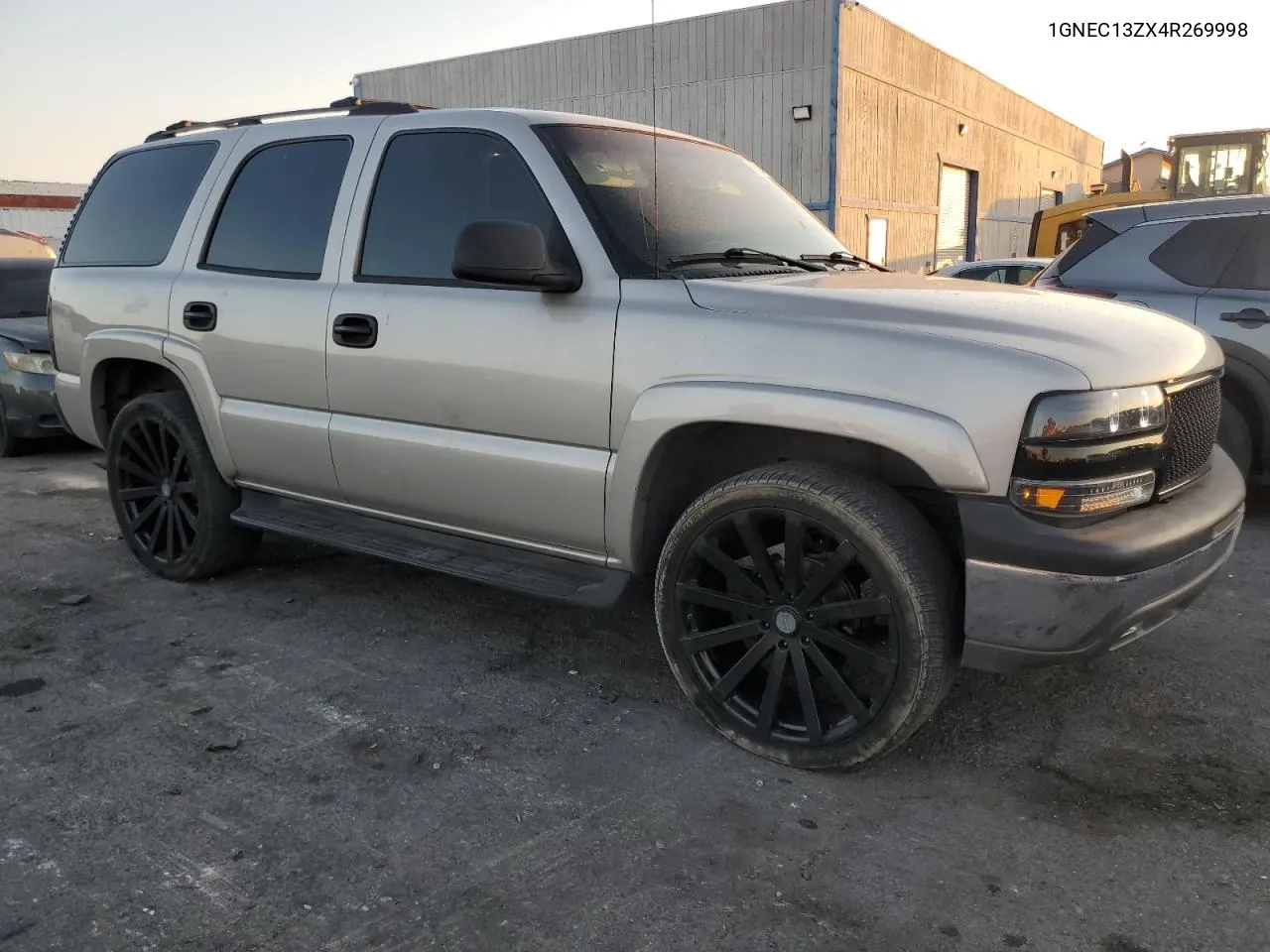 2004 Chevrolet Tahoe C1500 VIN: 1GNEC13ZX4R269998 Lot: 80344004