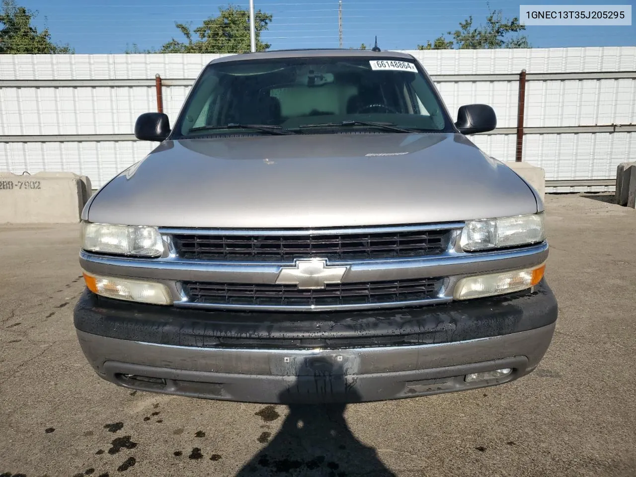 2005 Chevrolet Tahoe C1500 VIN: 1GNEC13T35J205295 Lot: 66148864