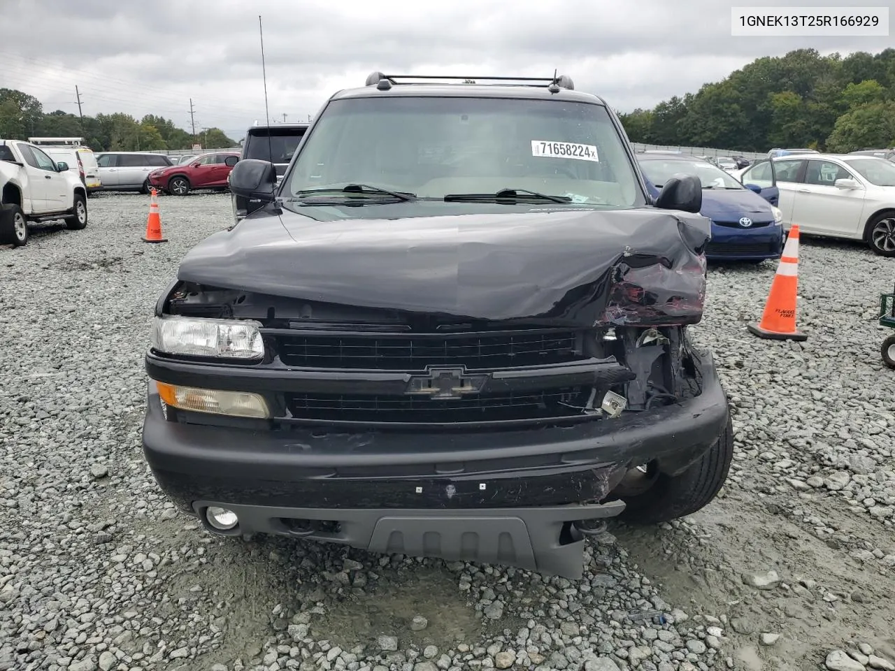 2005 Chevrolet Tahoe K1500 VIN: 1GNEK13T25R166929 Lot: 71658224