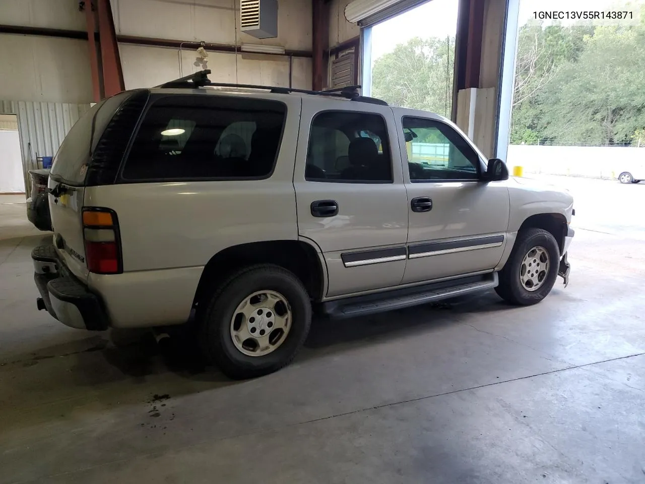 2005 Chevrolet Tahoe C1500 VIN: 1GNEC13V55R143871 Lot: 72151014