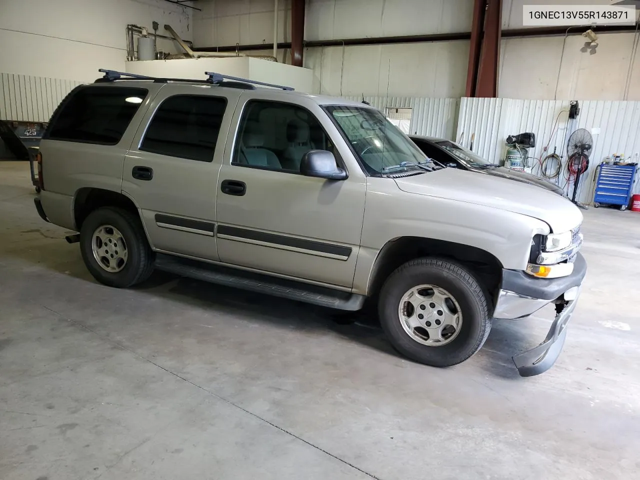 2005 Chevrolet Tahoe C1500 VIN: 1GNEC13V55R143871 Lot: 72151014