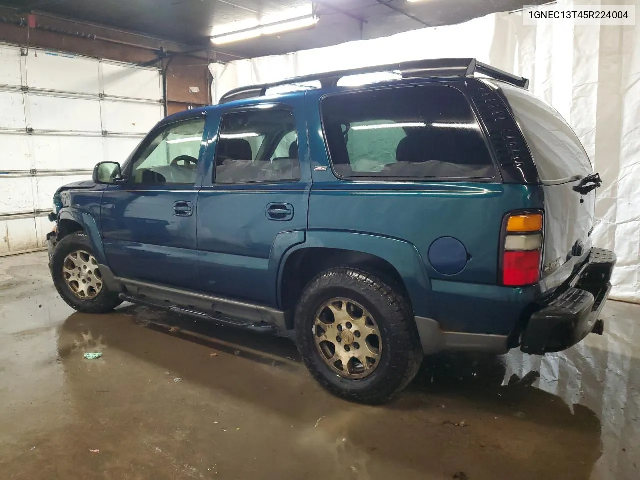 2005 Chevrolet Tahoe C1500 VIN: 1GNEC13T45R224004 Lot: 73709734