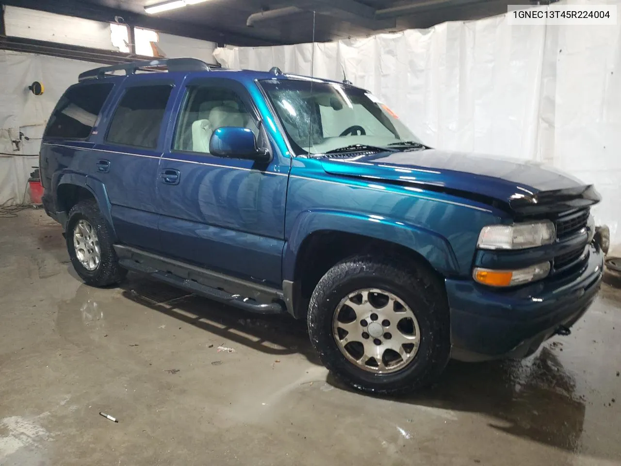 2005 Chevrolet Tahoe C1500 VIN: 1GNEC13T45R224004 Lot: 73709734