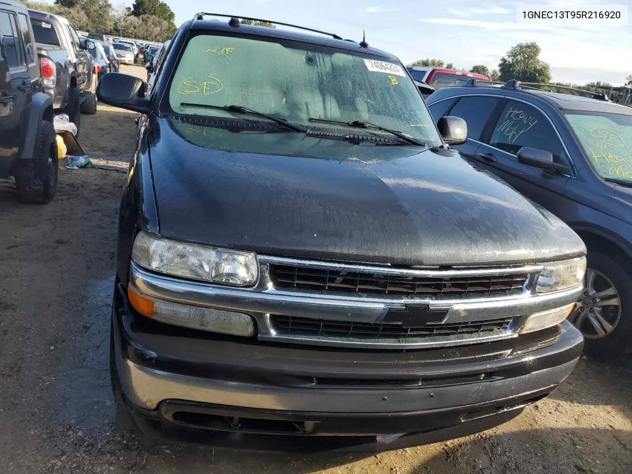 2005 Chevrolet Tahoe C1500 VIN: 1GNEC13T95R216920 Lot: 74064224