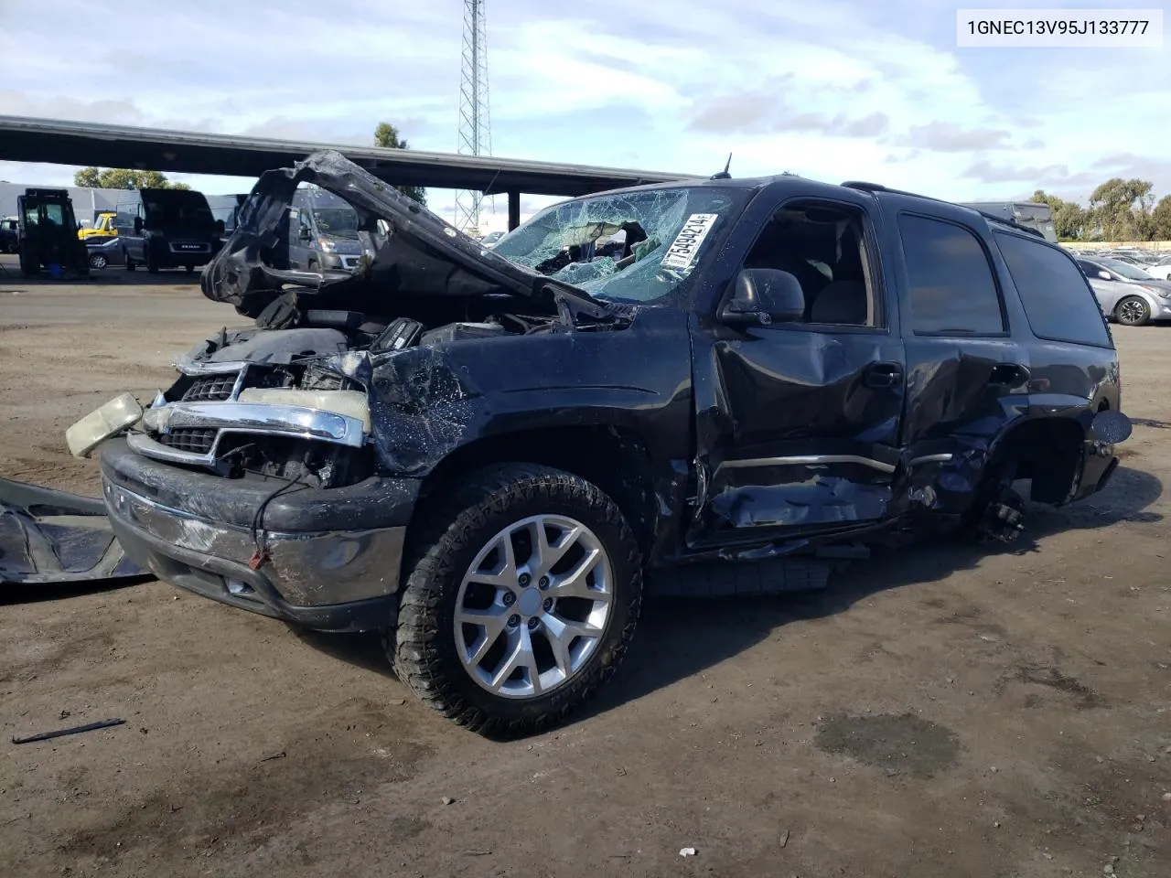 2005 Chevrolet Tahoe C1500 VIN: 1GNEC13V95J133777 Lot: 75494214