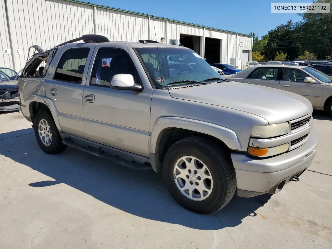 2005 Chevrolet Tahoe C1500 VIN: 1GNEC13T55R221192 Lot: 75769354