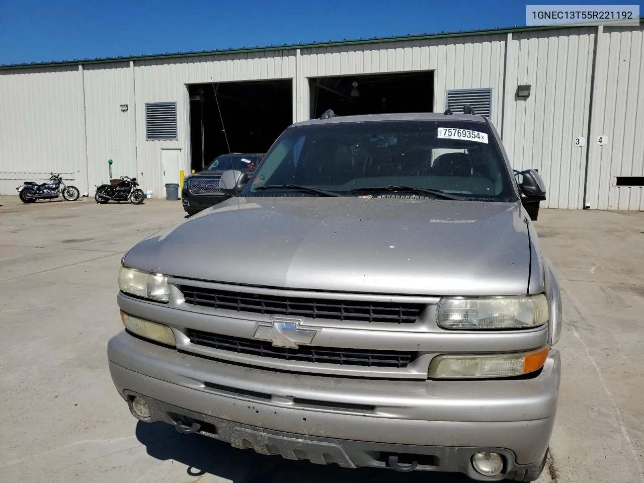 2005 Chevrolet Tahoe C1500 VIN: 1GNEC13T55R221192 Lot: 75769354