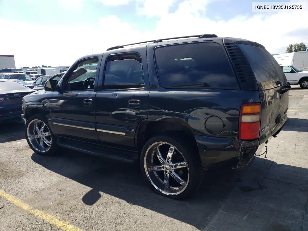 2005 Chevrolet Tahoe C1500 VIN: 1GNEC13V35J125755 Lot: 75943914