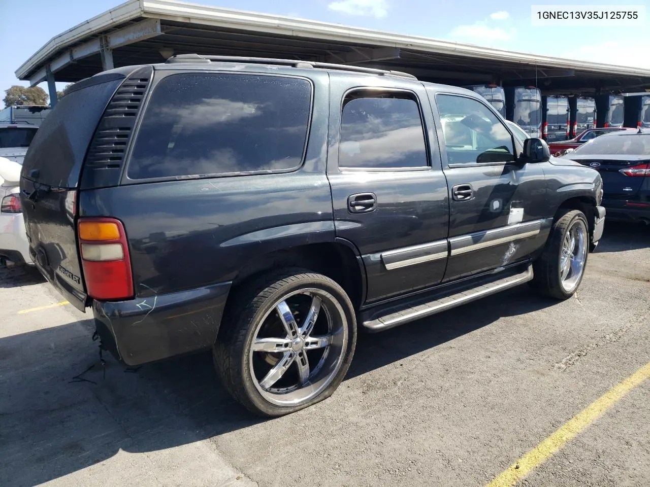 2005 Chevrolet Tahoe C1500 VIN: 1GNEC13V35J125755 Lot: 75943914