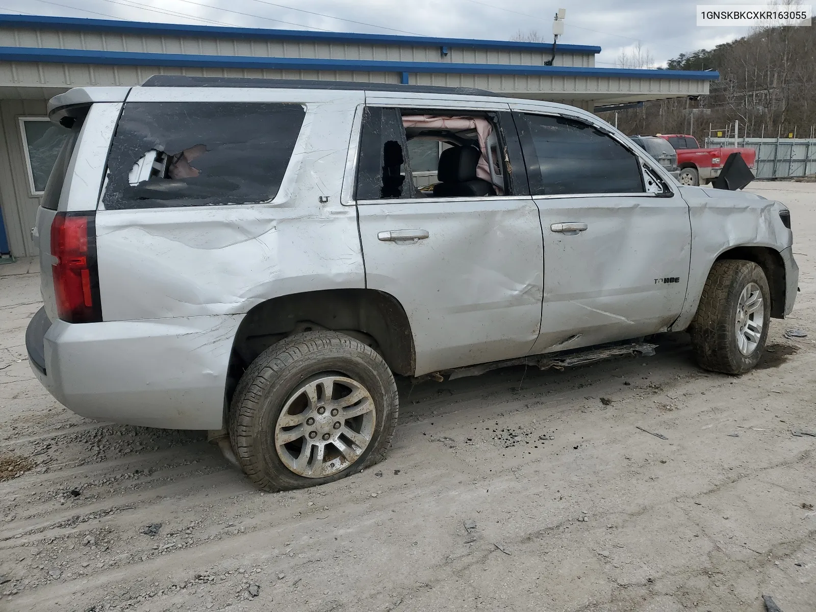 1GNSKBKCXKR163055 2019 Chevrolet Tahoe K1500 Lt