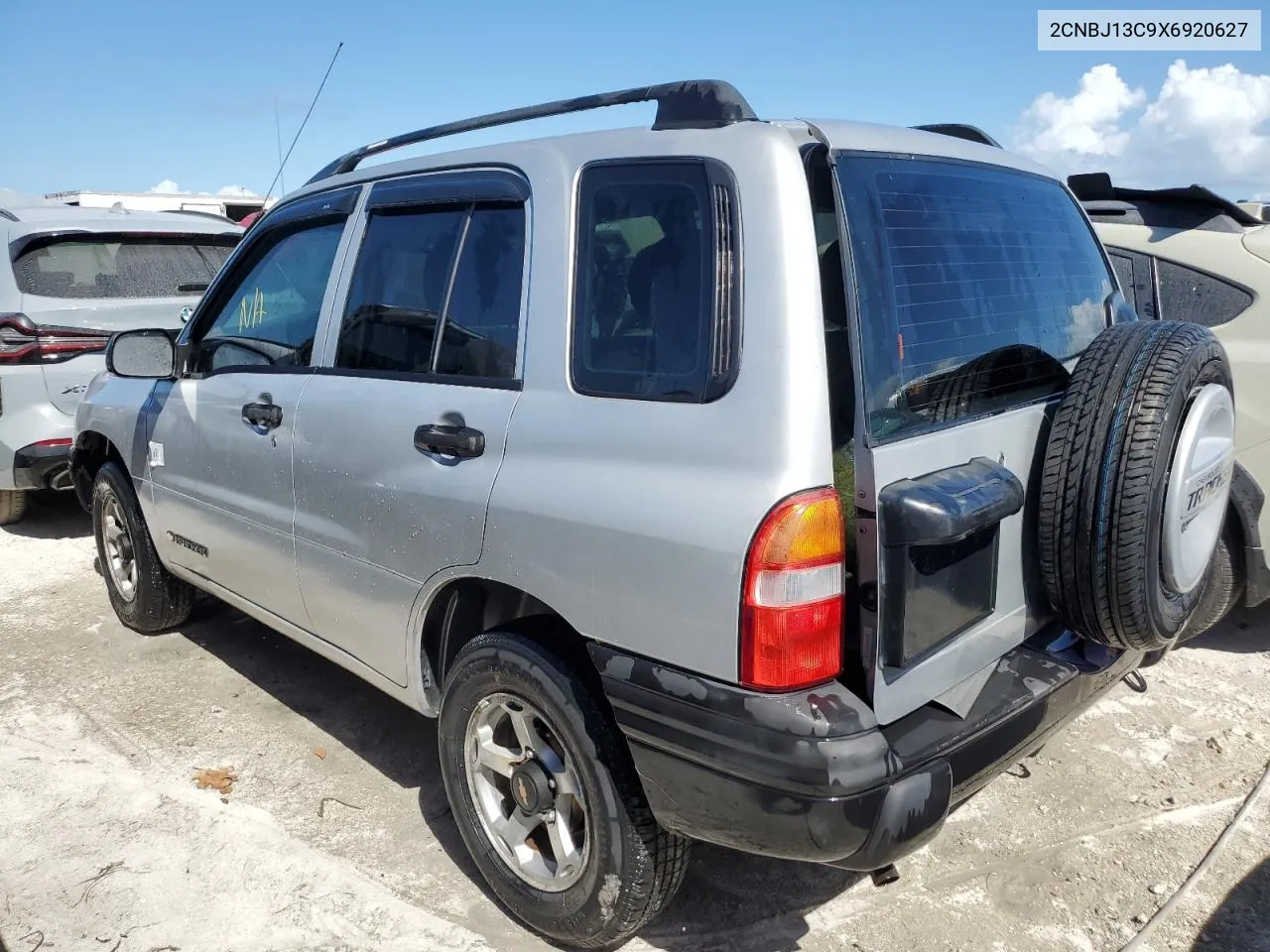 1999 Chevrolet Tracker VIN: 2CNBJ13C9X6920627 Lot: 76997724