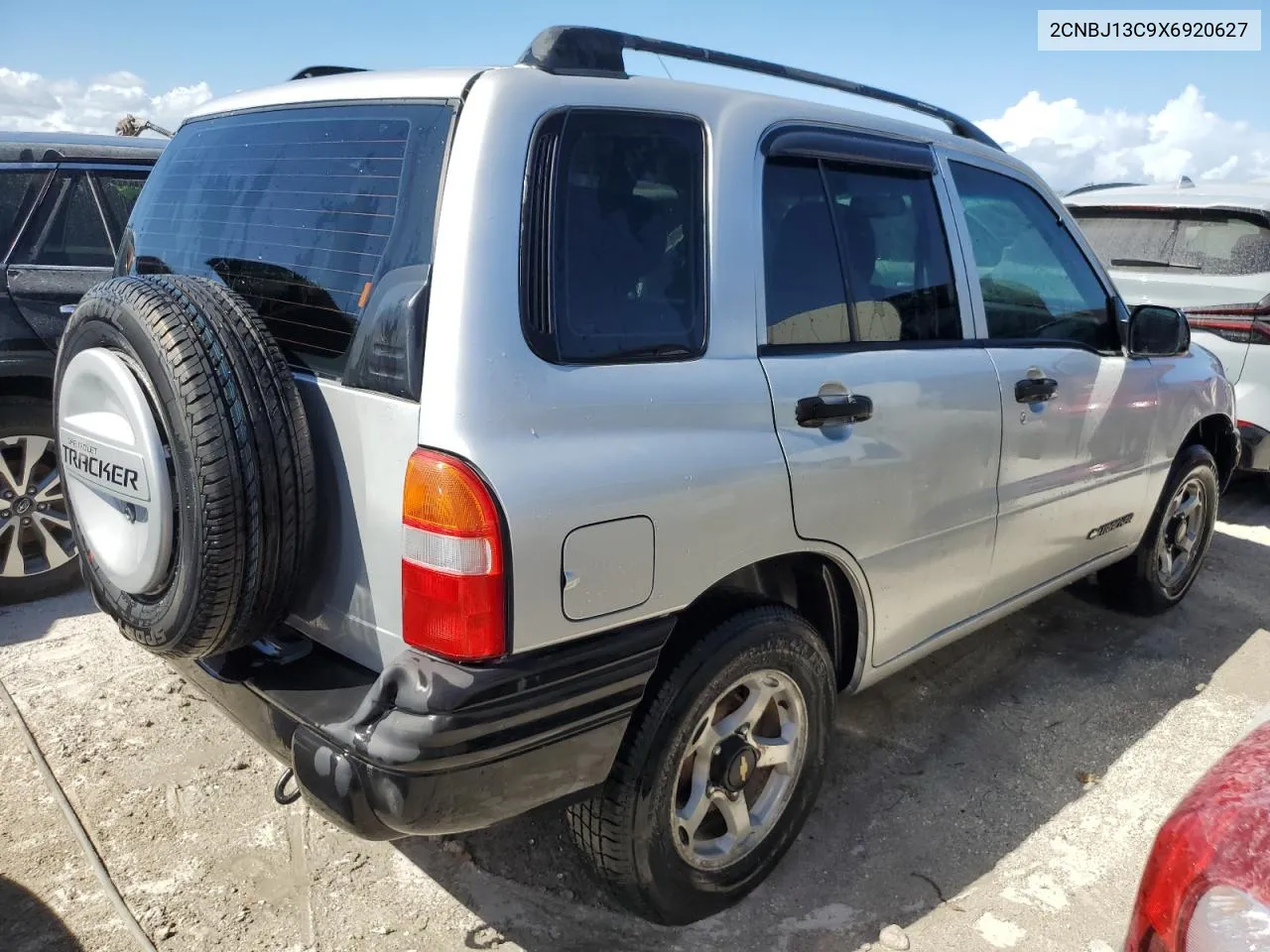 1999 Chevrolet Tracker VIN: 2CNBJ13C9X6920627 Lot: 76997724