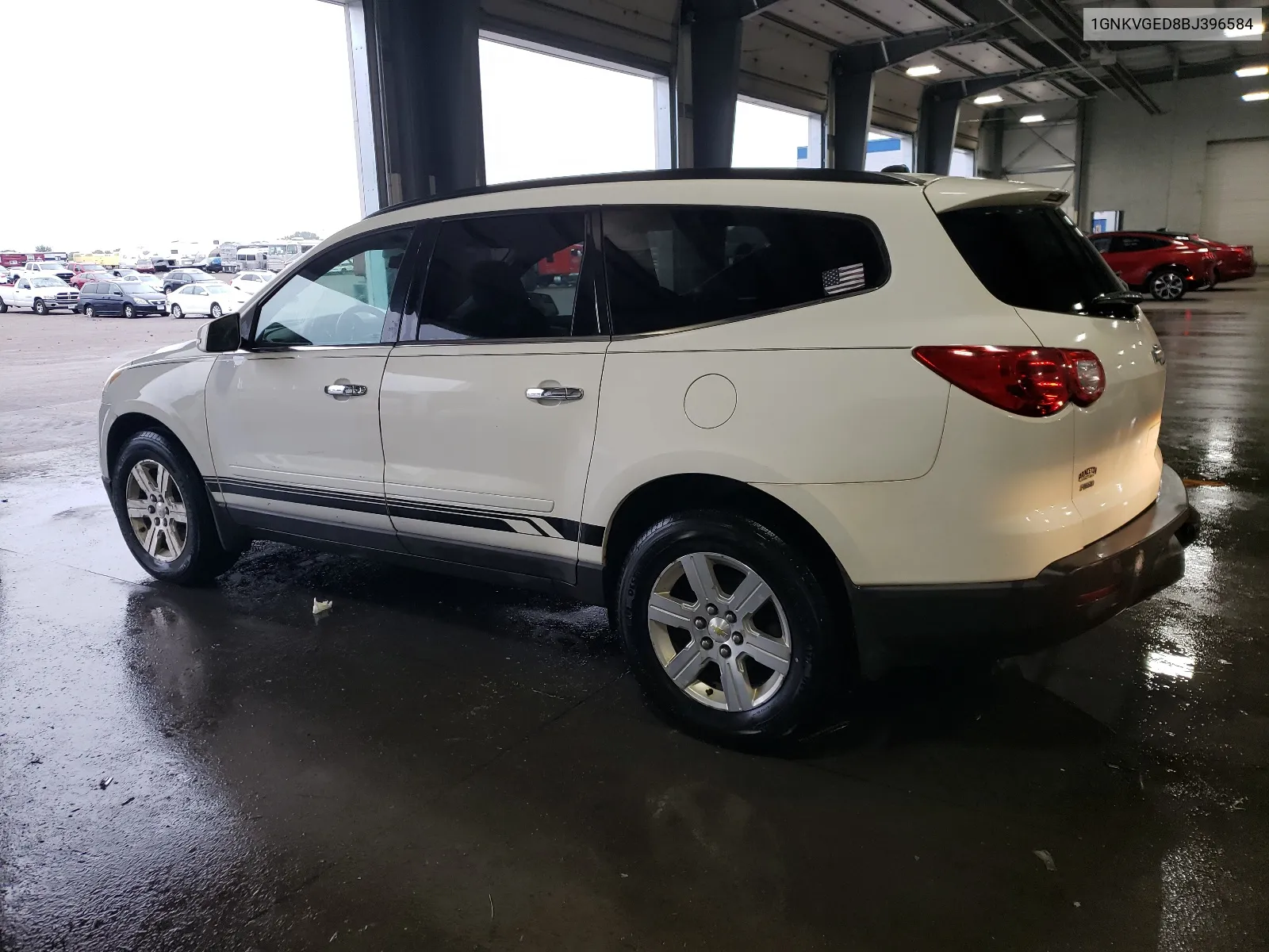 1GNKVGED8BJ396584 2011 Chevrolet Traverse Lt