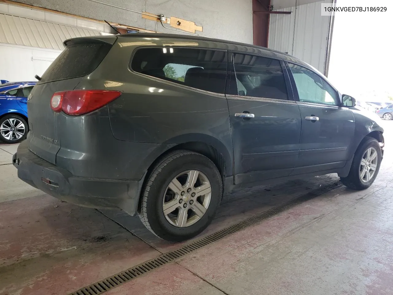 1GNKVGED7BJ186929 2011 Chevrolet Traverse Lt