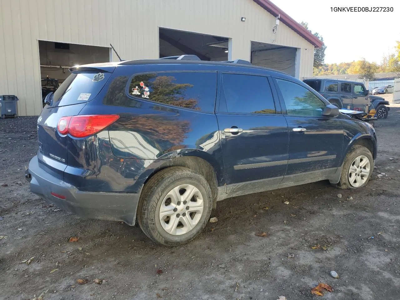 2011 Chevrolet Traverse Ls VIN: 1GNKVEED0BJ227230 Lot: 75050604