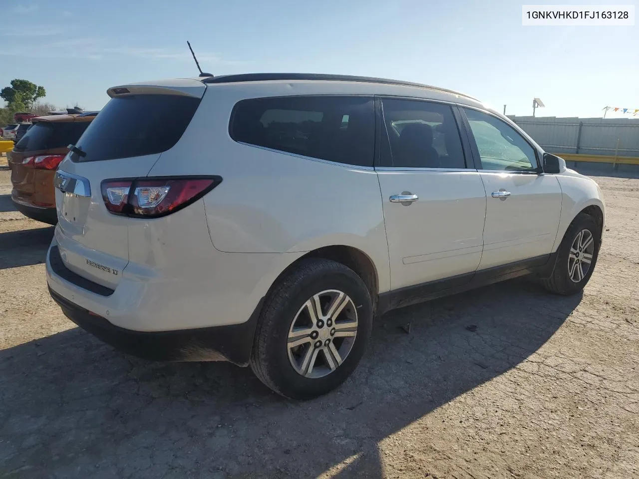 1GNKVHKD1FJ163128 2015 Chevrolet Traverse Lt