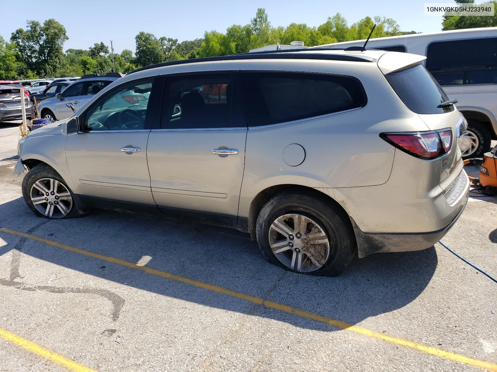 1GNKVGKD5HJ233940 2017 Chevrolet Traverse Lt