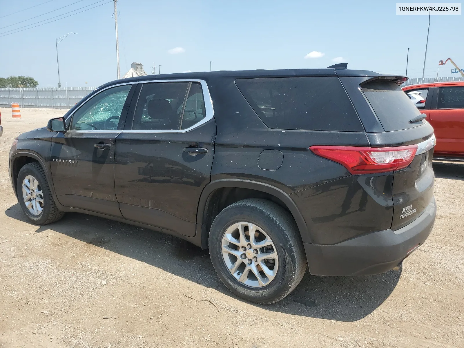 1GNERFKW4KJ225798 2019 Chevrolet Traverse Ls