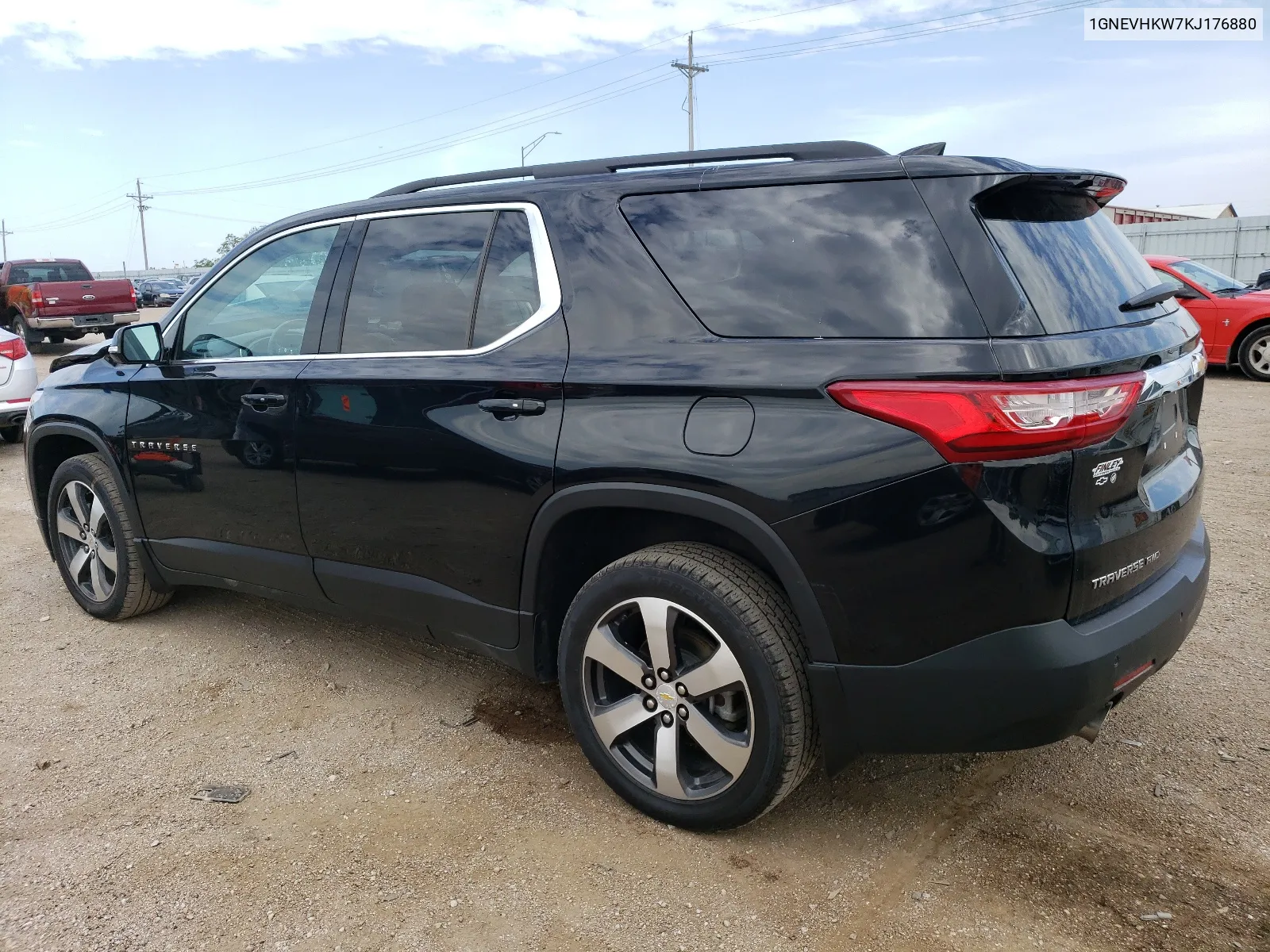 1GNEVHKW7KJ176880 2019 Chevrolet Traverse Lt