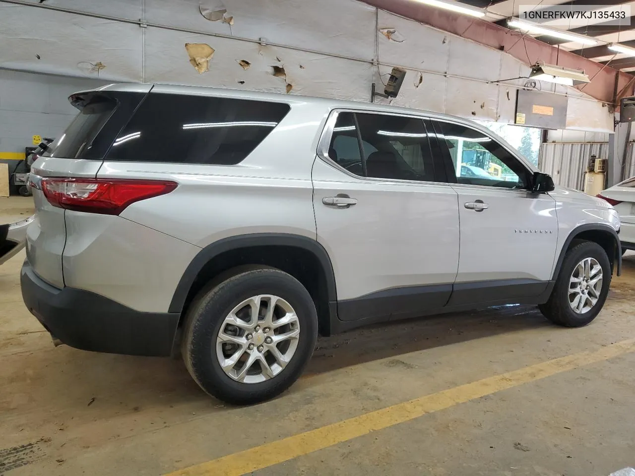 2019 Chevrolet Traverse Ls VIN: 1GNERFKW7KJ135433 Lot: 68296934